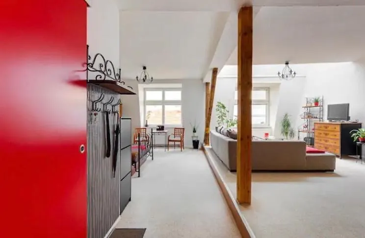 Lenka'S Cozy Red Studio + Lenka'S Cozy Gold Apartment Prague
