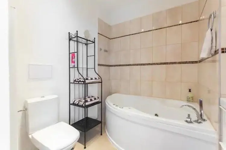 Lenka'S Cozy Red Studio + Lenka'S Cozy Gold Apartment Prague